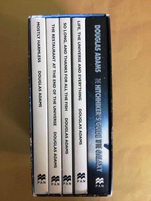 The Hitchhiker's Guide to the Galaxy, Douglas Adams [5 books, boxed set, Commemorative edition]