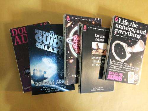 The Hitchhiker's Guide to the Galaxy, Douglas Adams [5 books, boxed set, Commemorative edition]