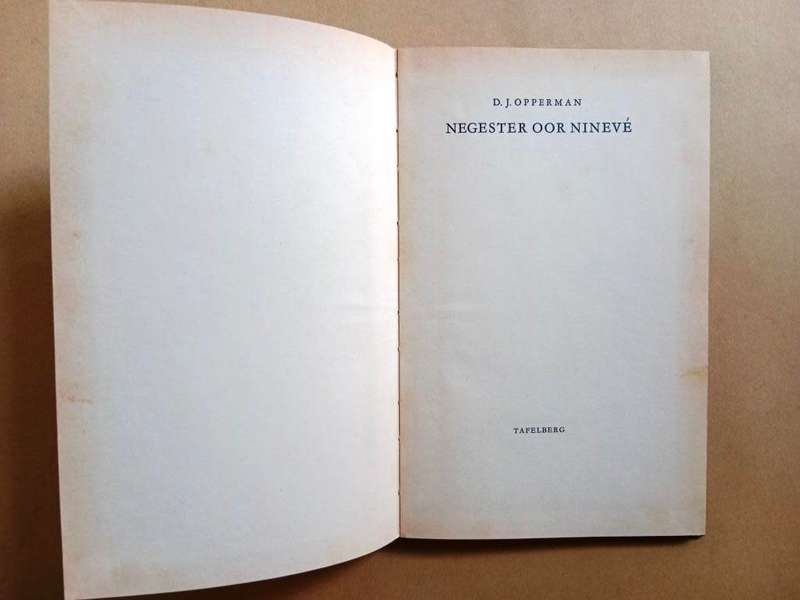 Negester oor Ninevé, D.J. Opperman [`n digbundel]