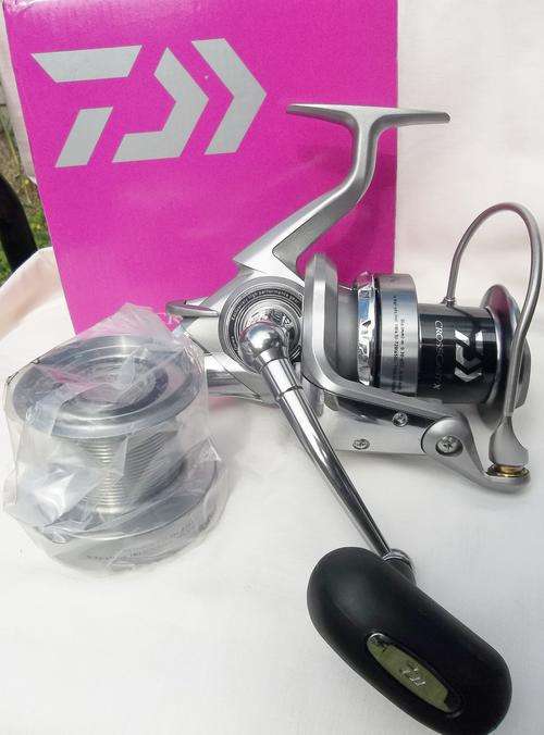 Diawa Crosscast -X  5500 Far cast. Digigear.5 Ball bearings.Twist buster.Air bail. Hip line clip.