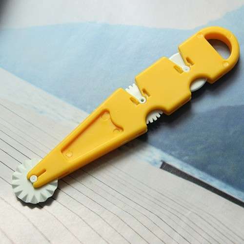 Embosser Wheel Fondant Cake Decorating Cutter Ribbon Mould Tool