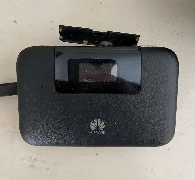 Huawei mobile router plus power bank