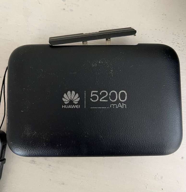 Huawei mobile router plus power bank