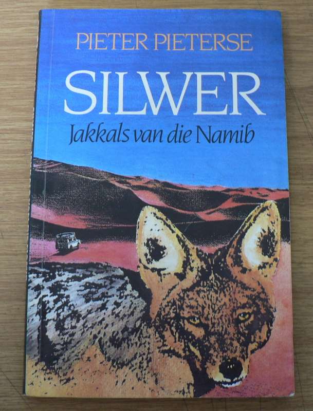 Silwer, jakkals van die Namib deur Pieter Pieterse
