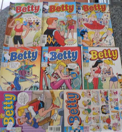 Archie comics- BETTY x 8 (lot 1)