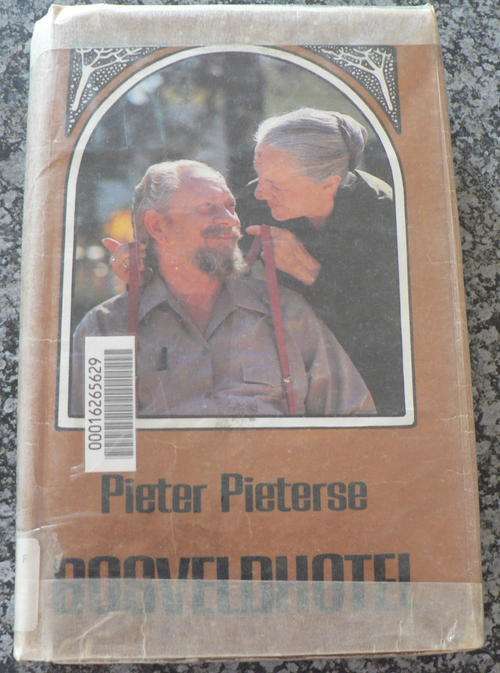 Bosveldhotel deur Pieter Pieterse