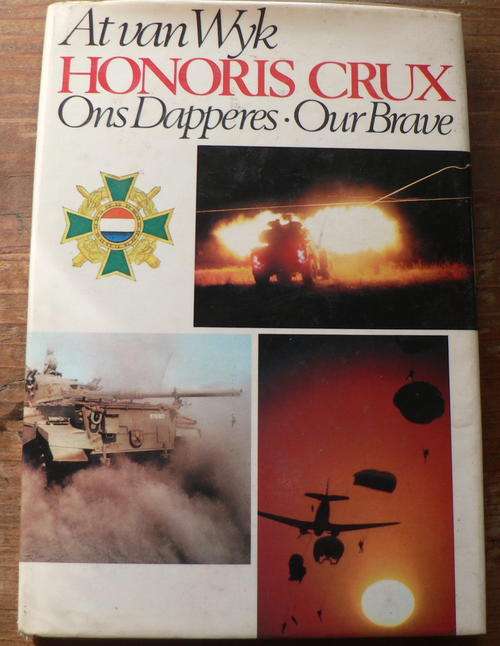 Honoris Crux, ons dapperes/our brave by At van Wyk.