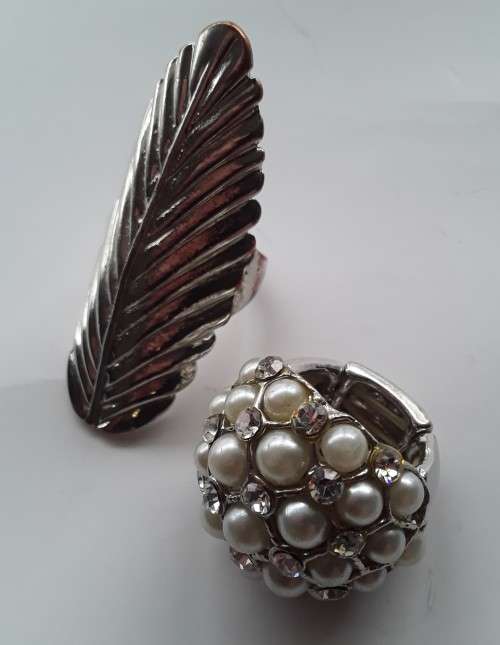 Vintage lot of costume rings.  1 bid for all!