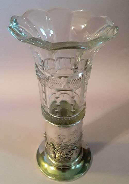 Solid silver Arts and Crafts vase by Nathan and Hayes. Chester, 1904.