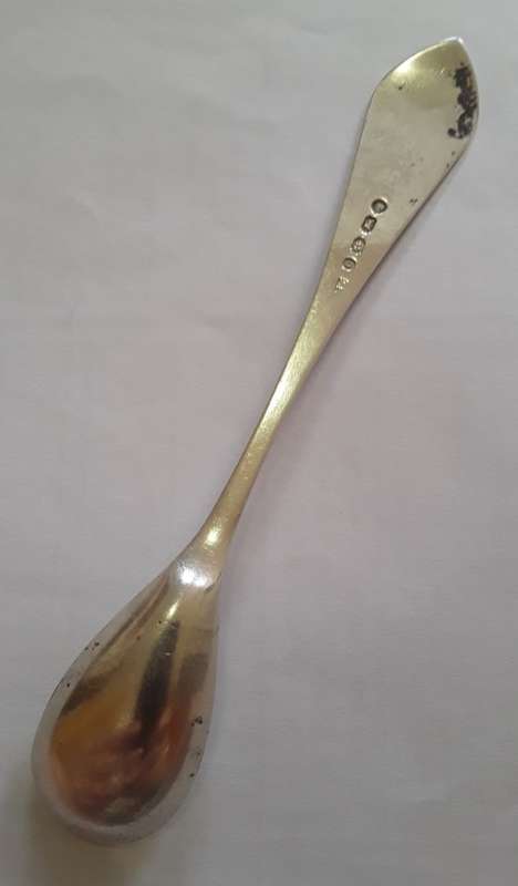 Hallmarked silver condiment spoon.  Birmingham, 1869.  Weight:  11.98g