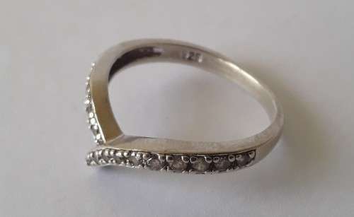 Designer solid sterling silver wishbone ring. Size: N (17mm)