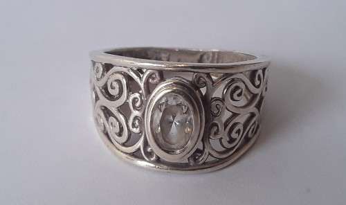 Solid sterling silver filigree ring with clear stone. Size: L (16.3mm)