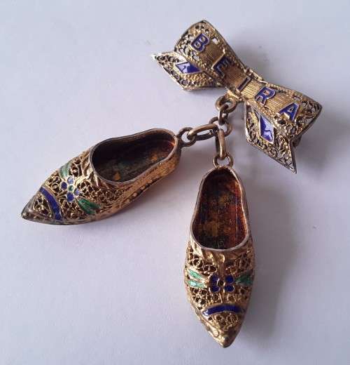 Gorgeous Filigree Gold Gilt on Solid Silver Bow & Clogs Brooch from Beira Mozambique