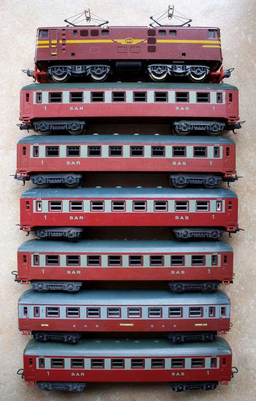 SAR/SAS HO LIMA - 6 COACHES AND 1 LOCOMOTIVE - ALL IN EXCELLENT CONDITION