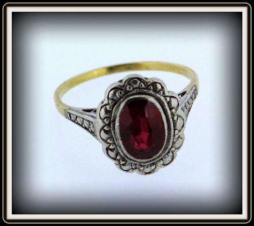 VINTAGE 9CT WHITE AND YELLOW GOLD RUBY RING