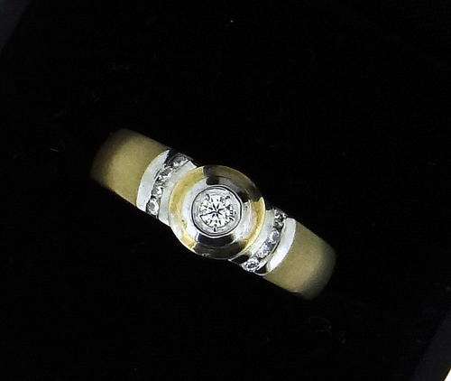 THE SECRET DIAMOND - 9CT GOLD & DIAMOND RING