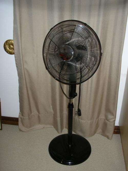 Pedestal Fan AEG. Model ES-16/5z, black & chrome, 3 speed.