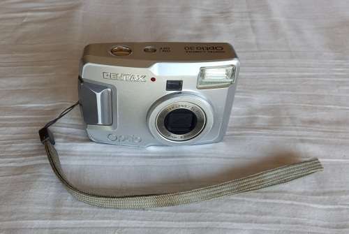 PENTAX Digital Camera, model Optio 30.