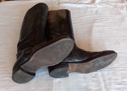 Horse riding boots for men, size 44 (10 UK), black leather, with leather soles.