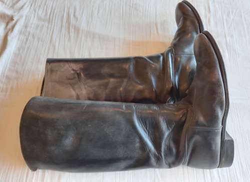 Horse riding boots for men, size 44 (10 UK), black leather, with leather soles.