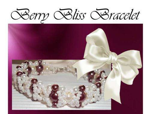 *GREAT CHRISTMAS GIFT* Berry Bliss Beaded Bracelet **REDUCED SHIPPING**