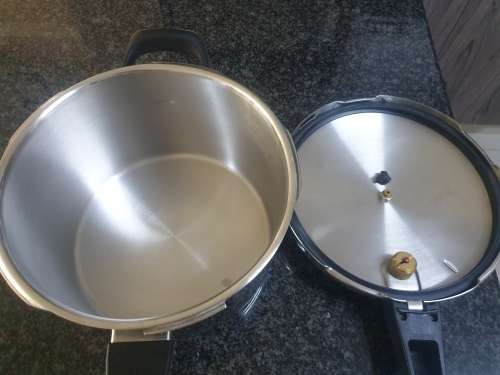 AMC PRESSURE COOKER