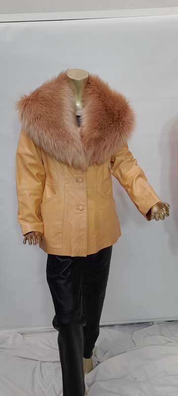 Women's down jacket with fur collar discount