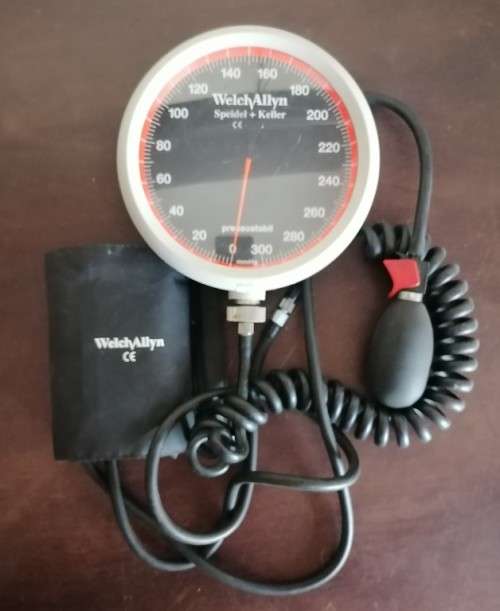 Vintage Welch Allyn Blood Pressure Unit - In Good Working Condition