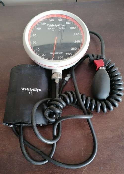 Vintage Welch Allyn Blood Pressure Unit - In Good Working Condition