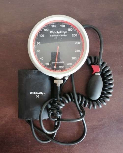 Vintage Welch Allyn Blood Pressure Unit - In Good Working Condition