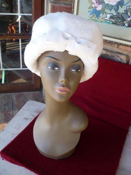 VINTAGE HAT (WHITE)