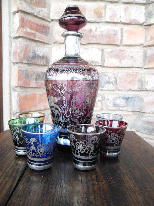 COLOURED ITALIAN GLASS DECANTER AND GLASSES WITH SILVER DECORATION
