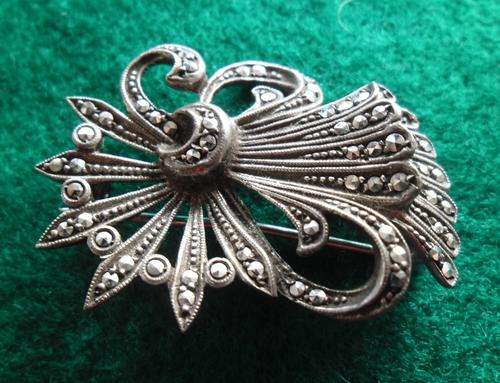 1940,S BROOCH IN STERLING SILVER AND MARCASITE