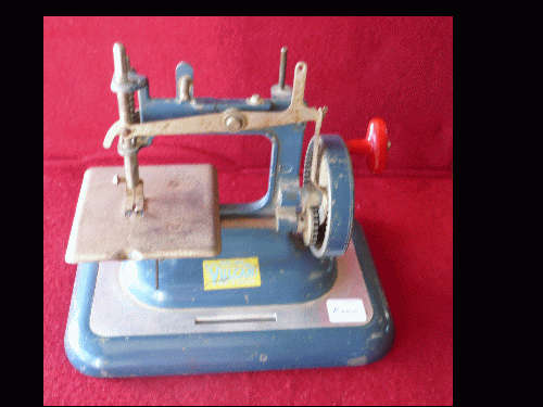 DOLLS SEWING MACHINE