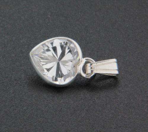 Solid 925 Sterling Silver & CZ pendant 15mm & 0.84g