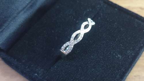 9ct White Gold Dimond Ring