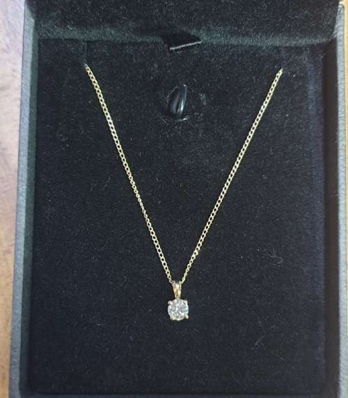 9ct Yellow Gold Chain with Diamond Pendant