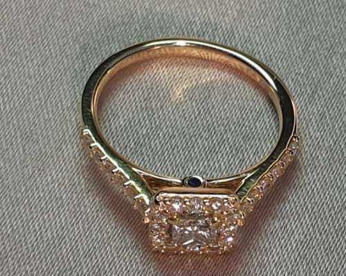 18ct Yellow Gold Diamond Ring