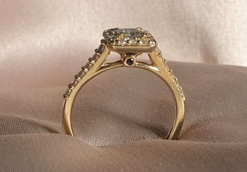 18ct Yellow Gold Diamond Ring