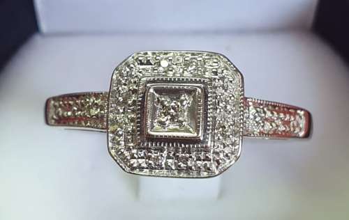 9 ct white gold diamond ring