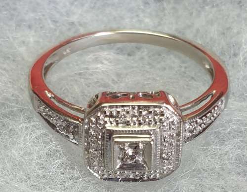 9 ct white gold diamond ring