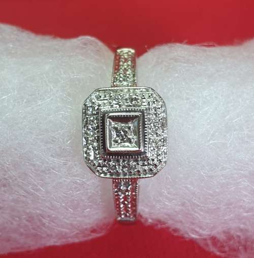 9 ct white gold diamond ring