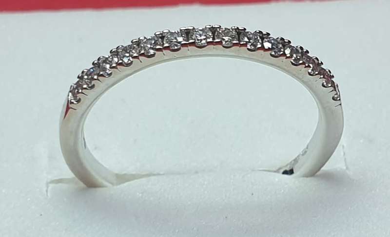 18 ct White Gold Diamond Rins