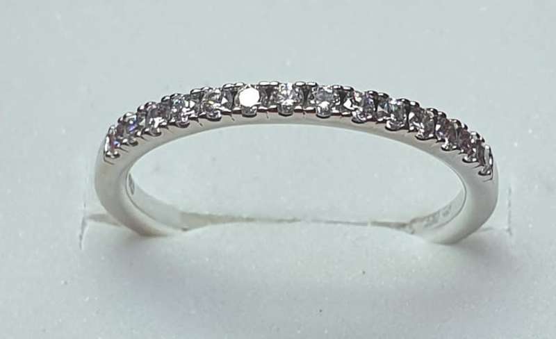 18 ct White Gold Diamond Rins