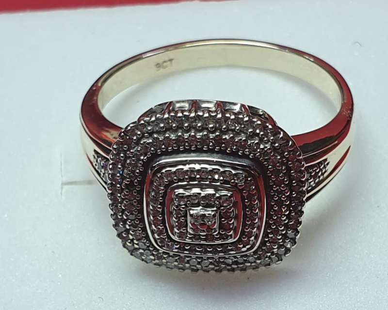 9ct Yellow Gold Diamond Ring