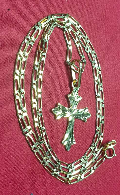 9ct Yellow Gold Necklace and Pendant
