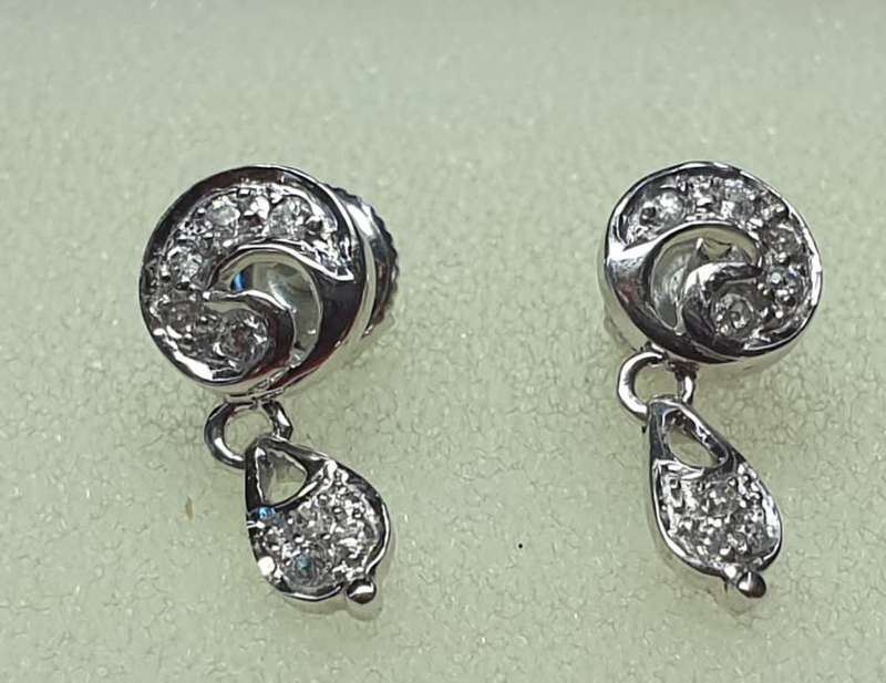 18 ct white gold earrings