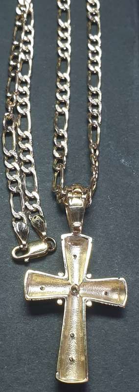 9ct Yellow Gold Chain with Diamond Pendant