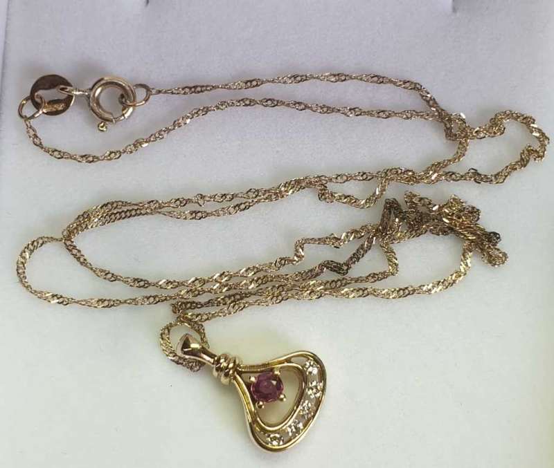 9ct Yellow Gold Chain with Diamond Pendant