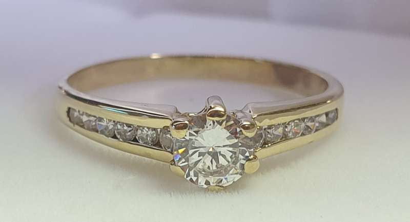 9ct Yellow Gold Ring